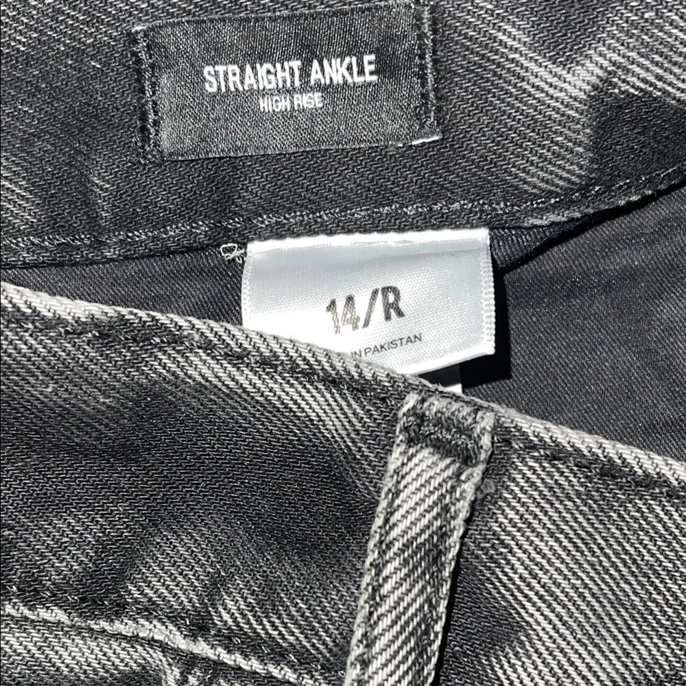 Express Women’s Charcoal Relaxed Jeans - Picture 5 of 5